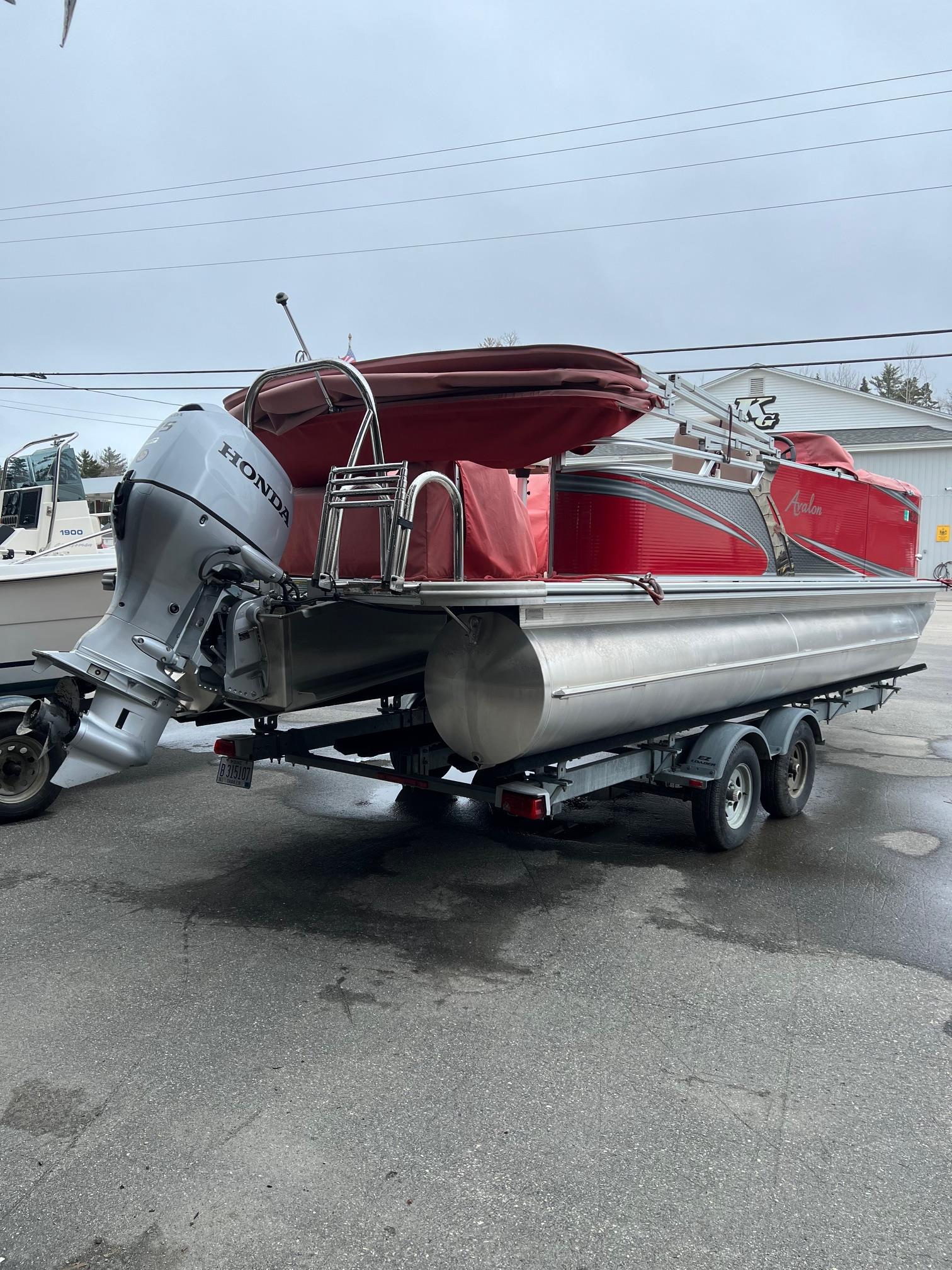 2017 Boats and Pontoons Oquossoc Marine Oquossoc, ME (207) 8645477