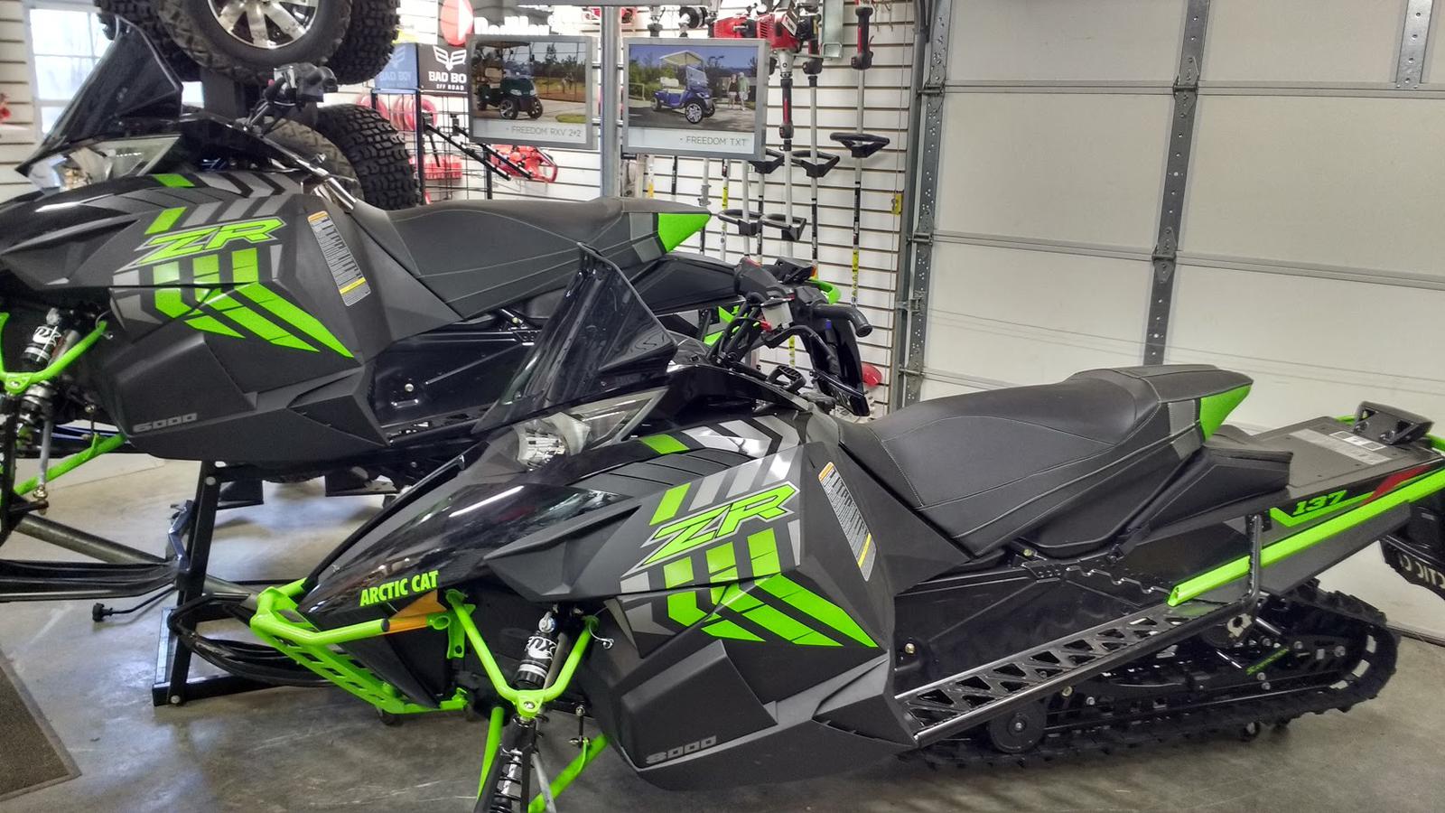 Snowmobile And Silo Unloader Kneppco Equipment Llc Bear Lake 2017 Zr 9000 Limited 137 Arctic Cat
