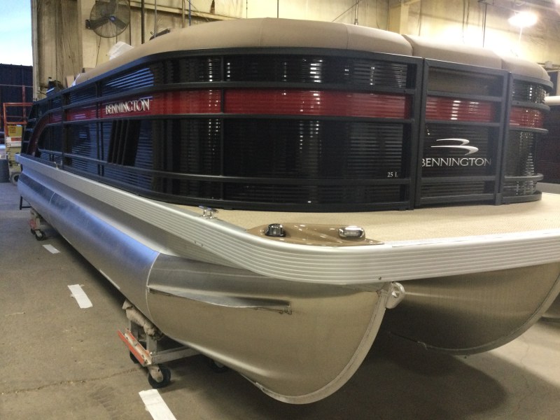 Pontoon and Pontoons Wilson Marine