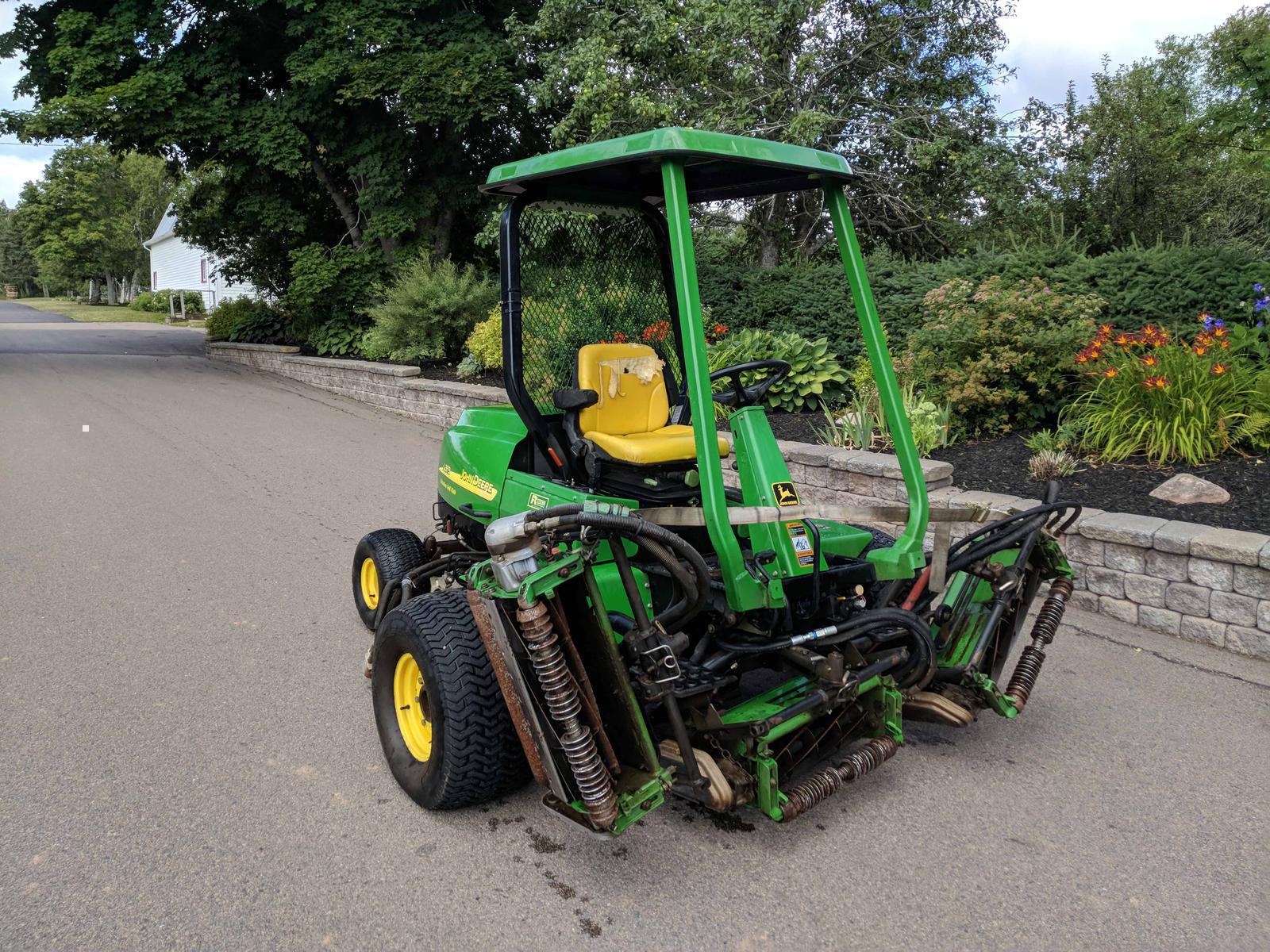 John Deere Fairway Mower 3235B for sale in York, PE. Veseys Equipment