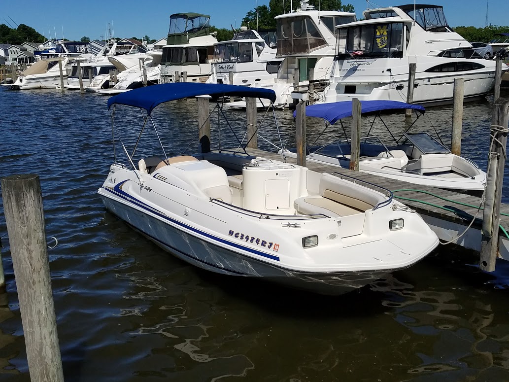 24' Sea Ray Sundeck 24' Sea Ray Sundeck