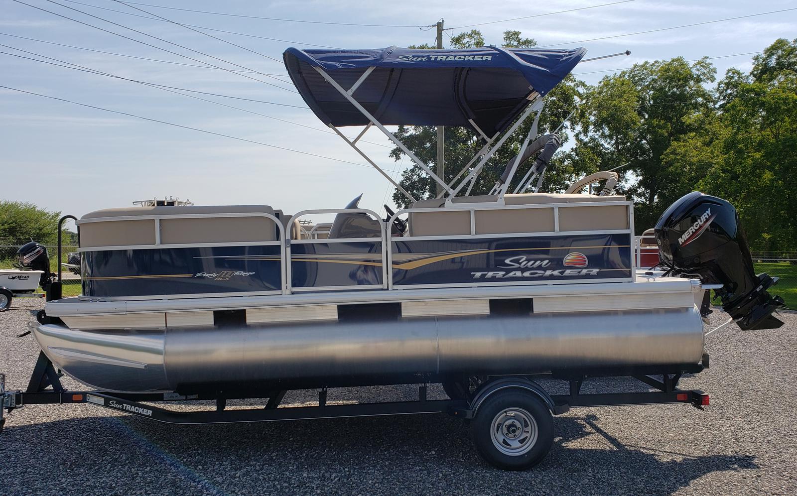 Sun Tracker Pontoon Boats >> 2020 Sun Tracker Party Barge 18 Sun Tracker Pontoon Boats >> 2020 Sun Tracker Party Barge 18
