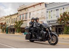 2024 Indian Motorcycle Roadmaster® Dark Horse® with PowerBand Audio Package - Oakville, ON