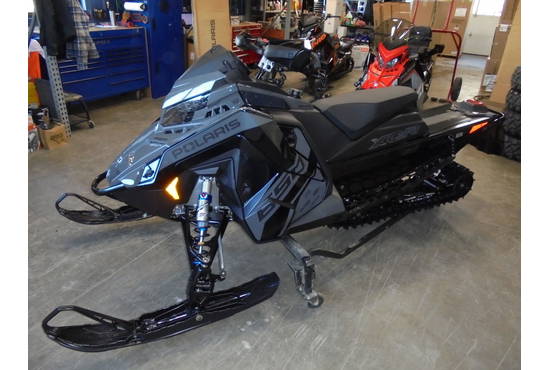 2025 650 Indy XCR 136 Shadow Gray / Gloss Black