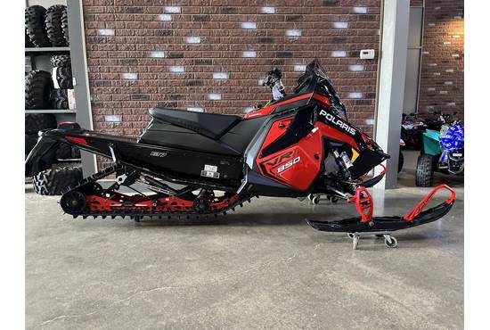 2026 850 INDY VR1 137 Dynamix Indy Red / Gloss Black