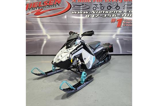 2025 9R Switchback Assault 146 Ghost White Metallic / Gloss Black / Radiant Gree