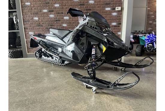 2025 Patriot 9R Indy XCR 136 Shadow Gray / Gloss Black