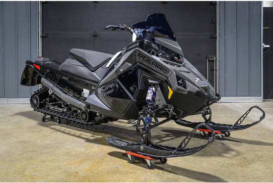 2025 650 Indy VR1 137 Shadow Gray / Gloss Black
