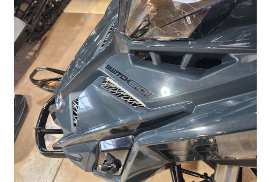 2026 850 Switchback Assault 146 - Race IFS Gloss Black / Blue Dusk