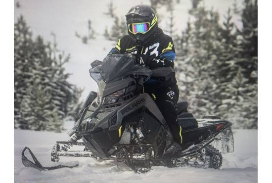 2025 850 Indy XCR 136 Shadow Gray / Gloss Black