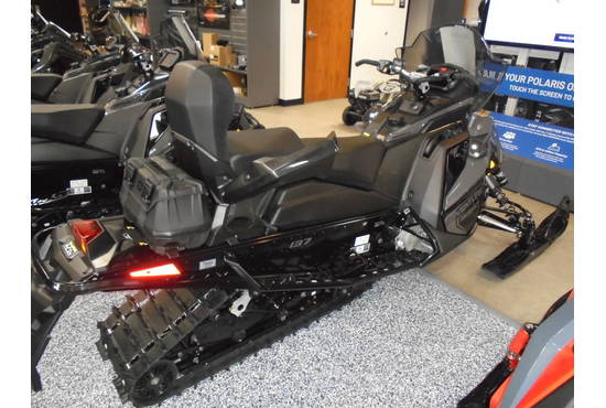 2025 650 Indy Adventure 137 Shadow Gray / Gloss Black