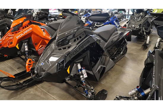 2025 650 Indy XCR 136 Shadow Gray / Gloss Black