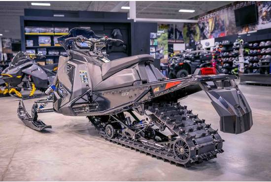 2025 650 Indy VR1 137 Shadow Gray / Gloss Black