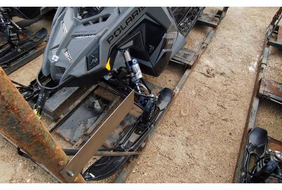 2025 650 Switchback Assault 146 Storm Gray / Indy Red