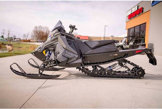 2025 650 Indy VR1 137 Shadow Gray / Gloss Black