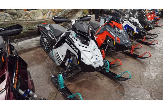 2025 9R Switchback Assault 146 Ghost White Metallic / Gloss Black / Radiant Gree