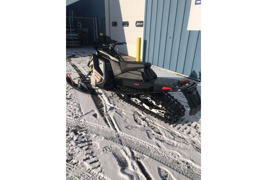 2025 650 Indy SP 137 ES