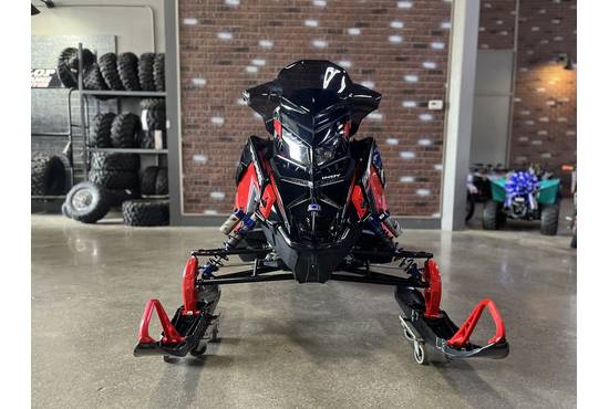 2026 850 INDY VR1 137 Dynamix Indy Red / Gloss Black