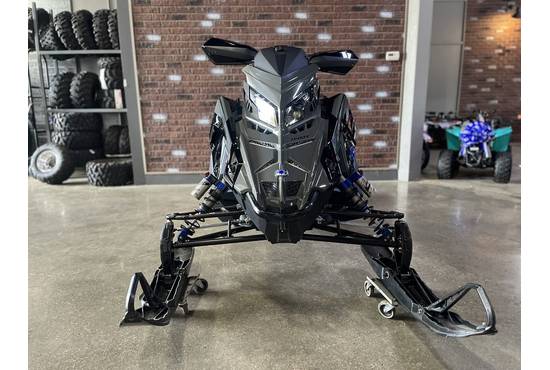 2025 Patriot 9R Indy XCR 136 Shadow Gray / Gloss Black