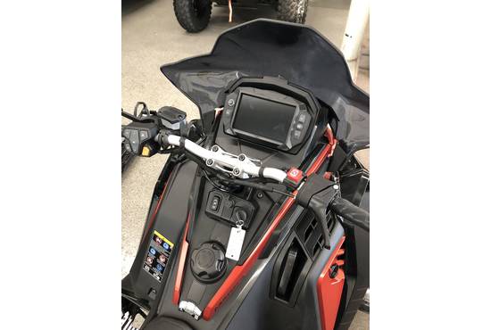 2025 650 INDY VR1 Dynamix 137 Shadow Gray / Gloss Black