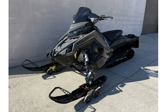 2025 650 Indy VR1 137 Shadow Gray / Gloss Black