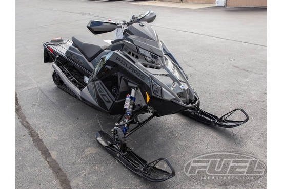 2025 850 Indy XCR 136 Shadow Gray / Gloss Black