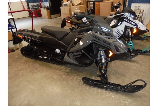 2025 650 Switchback Assault 146 Shadow Gray / Gloss Black