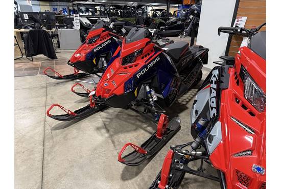 2025 Patriot 9R INDY XCR 136 Midnight Blue Metallic / Indy Red