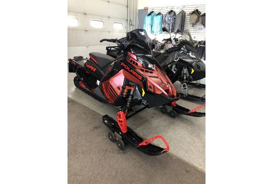 2025 650 INDY VR1 Dynamix 137 Shadow Gray / Gloss Black