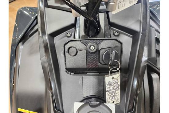 2026 850 Switchback Assault 146 - Race IFS Gloss Black / Blue Dusk