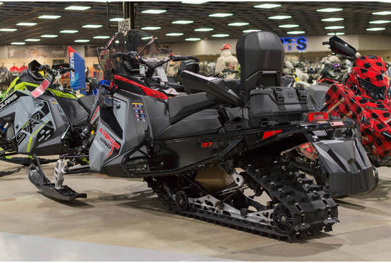 2025 650 Indy Adventure 137 Storm Gray / Indy Red