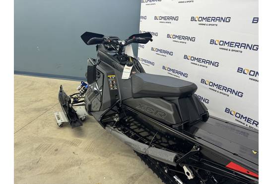 2025 650 Indy XCR 136 Shadow Gray / Gloss Black