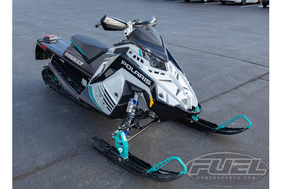 2025 9R Switchback Assault 146 Ghost White Metallic / Gloss Black / Radiant Gree