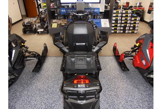 2025 650 Indy Adventure 137 Shadow Gray / Gloss Black