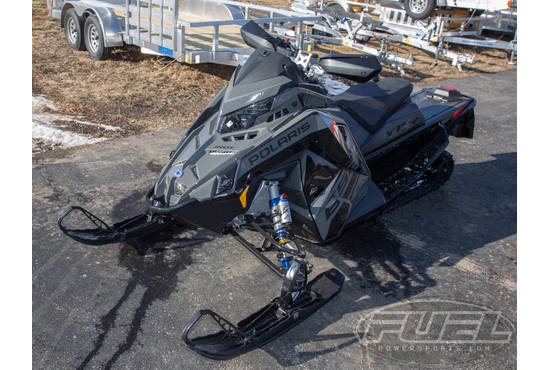 2025 650 Indy XCR 136 Shadow Gray / Gloss Black