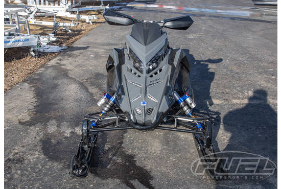 2025 650 Indy XCR 136 Shadow Gray / Gloss Black