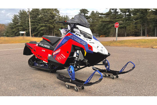 2024 650 Indy XCR 128 Premium Indy Red