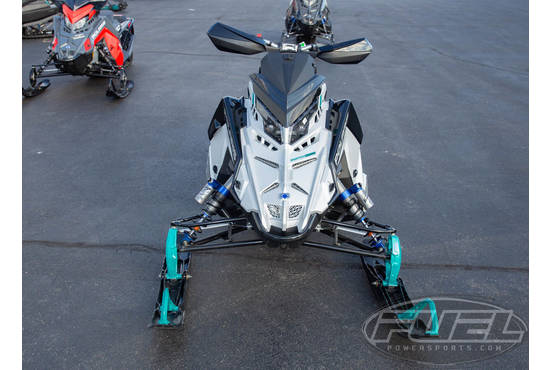 2025 9R Switchback Assault 146 Ghost White Metallic / Gloss Black / Radiant Gree