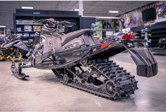 2025 650 Indy XCR 136 Shadow Gray / Gloss Black