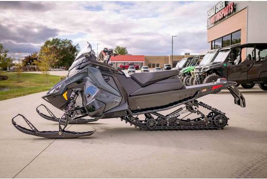 2026 650 INDY XC 137 Gloss Black / Blue Dusk