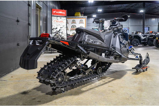 2025 850 Indy XCR 136 Shadow Gray / Gloss Black