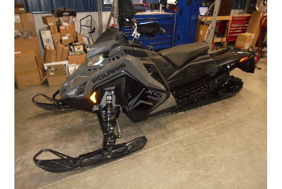 2025 650 Switchback XC 146 Shadow Gray / Gloss Black