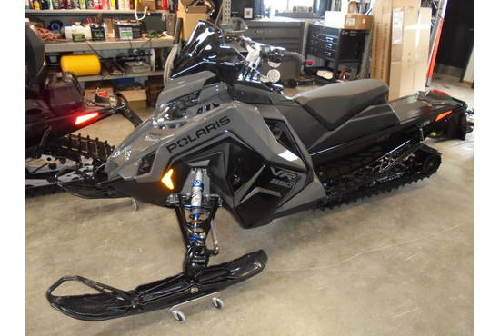2025 850 Indy VR1 137 Shadow Gray / Gloss Black