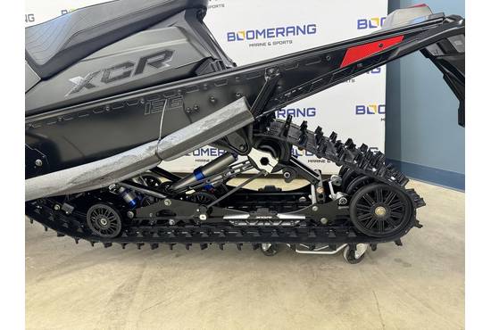 2025 650 Indy XCR 136 Shadow Gray / Gloss Black