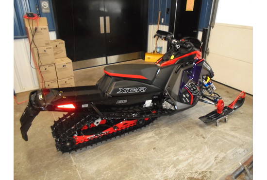 2025 Patriot 9R Indy XCR 136 Midnight Blue Metallic / Indy Red