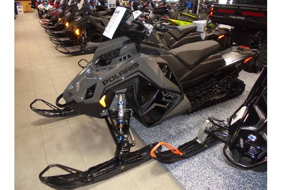 2025 650 Indy VR1 137 Shadow Gray / Gloss Black