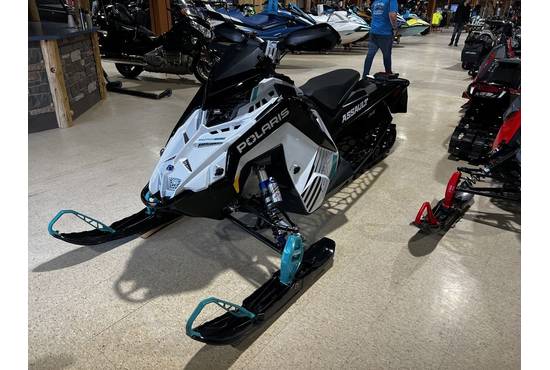 2025 9R Switchback Assault 146 Ghost White Metallic / Gloss Black / Radiant Gree