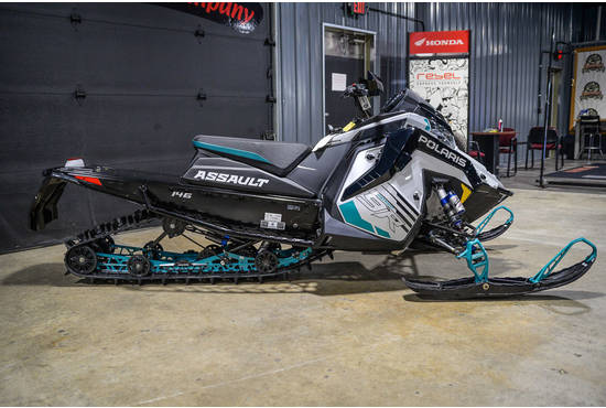 2025 9R Switchback Assault 146 Ghost White Metallic / Gloss Black / Radiant Gree