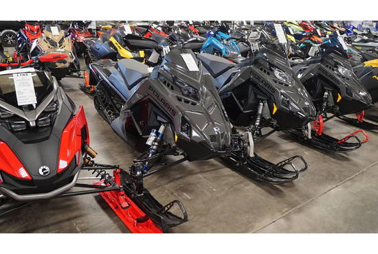 2025 850 Switchback Assault 146 Shadow Gray / Gloss Black