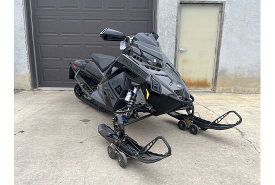 2025 Patriot 9R Indy XCR 136 Shadow Gray / Gloss Black